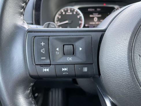 Used 2025 Nissan Pathfinder SV FWD image 17