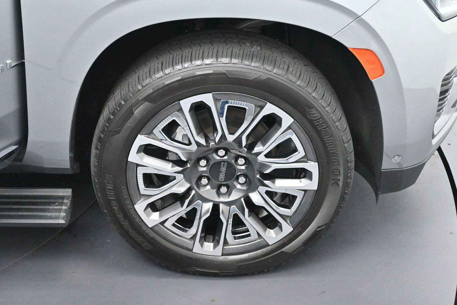 Used 2023 GMC Yukon Denali Ultimate AWD/4WD image 37