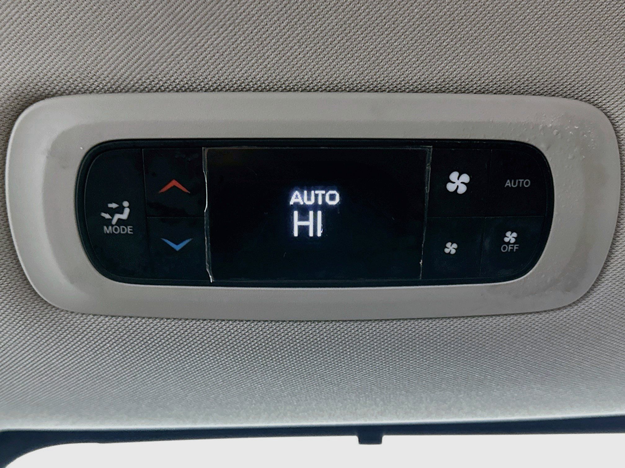 Used 2021 Chrysler Pacifica Touring FWD image 23