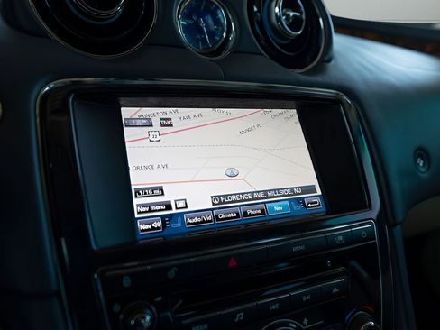 Used 2012 Jaguar XJ L RWD image 25