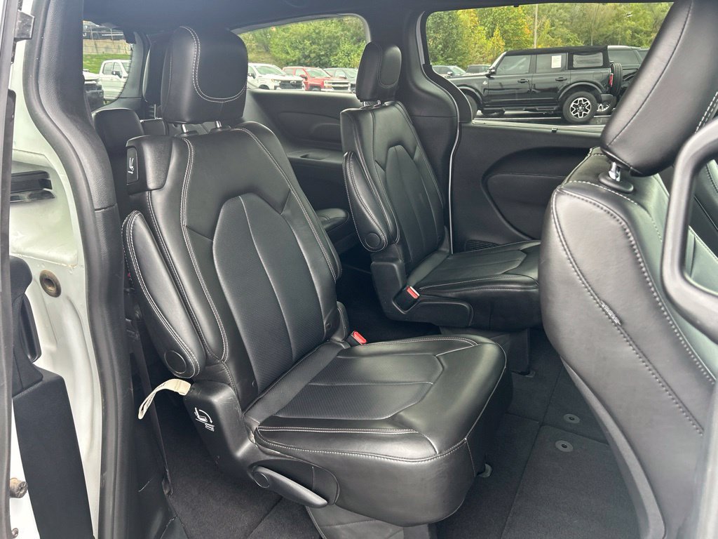 Used 2025 Chrysler Pacifica Select FWD image 37