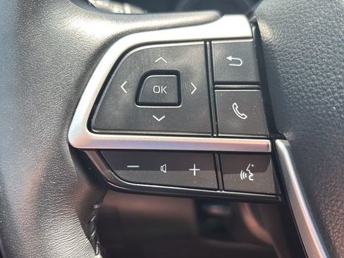 Used 2025 Toyota Highlander XSE AWD/4WD image 18