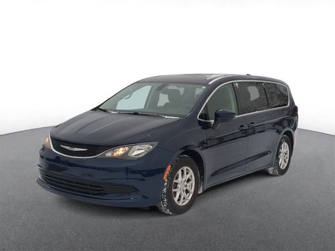 Used 2017 Chrysler Pacifica Touring image 4