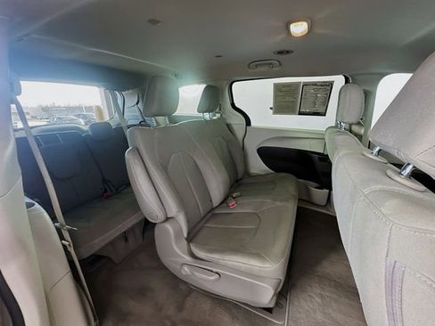 Used 2019 Chrysler Pacifica L image 26