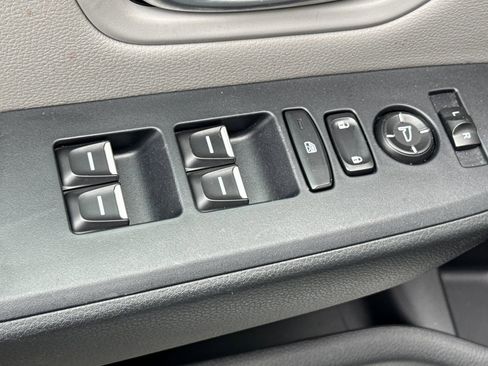 Certified 2023 Honda Pilot LX image 12