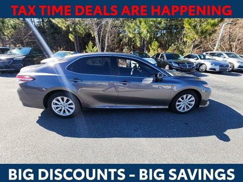 Used 2019 Toyota Camry LE image 14