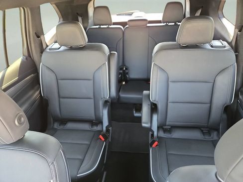 Used 2025 Buick Enclave Preferred FWD image 25