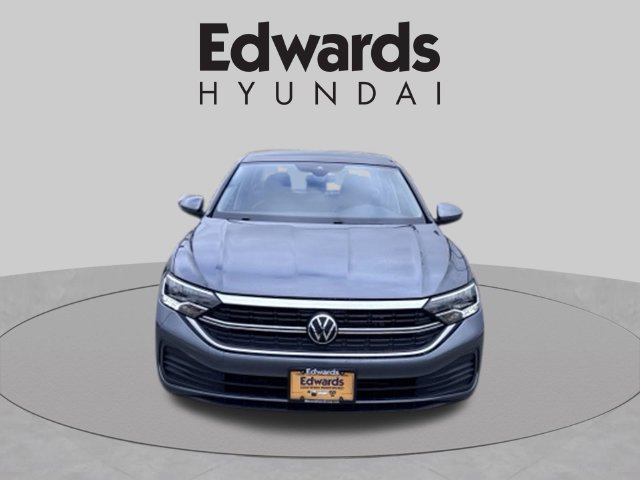 Used 2024 Volkswagen Jetta SE w/ Panoramic Sunroof Package FWD image 2