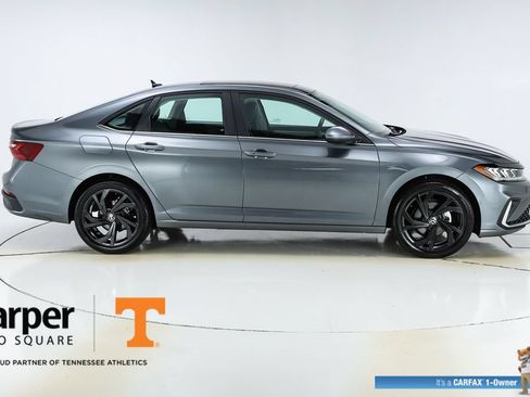 Used 2025 Volkswagen Jetta SE w/ Sunroof Package FWD image 10