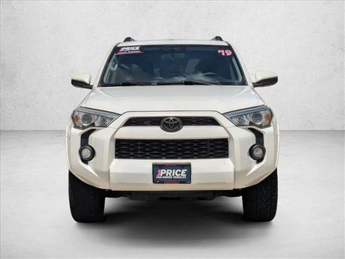 Used 2019 Toyota 4Runner SR5 AWD/4WD image 2