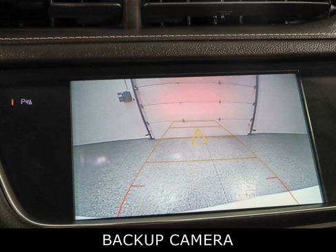 Used 2018 Cadillac XT5 FWD w/ LPO, Wheel Lock Package image 18
