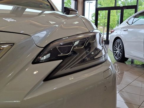 Used 2020 Lexus LS 500h AWD w/ Luxury Package image 8