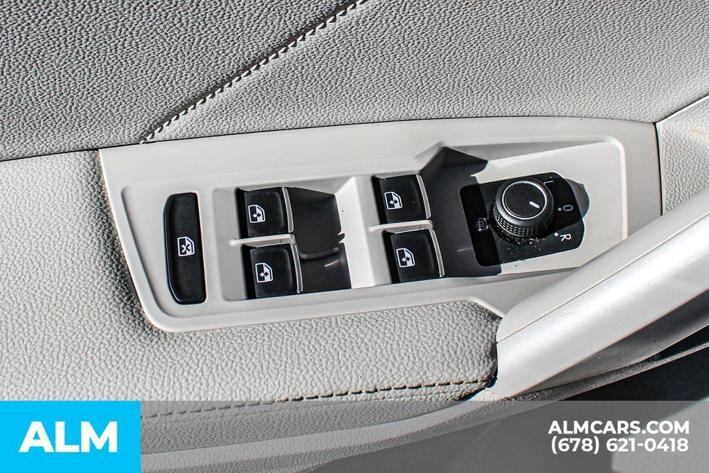 Used 2022 Volkswagen Tiguan SE FWD image 40