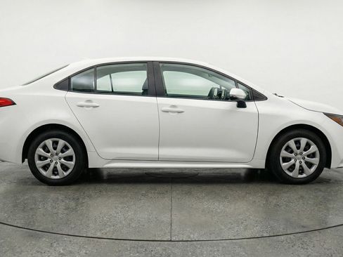 Used 2025 Toyota Corolla LE FWD image 11