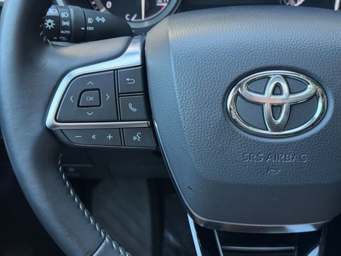 Used 2021 Toyota Highlander XLE FWD image 19