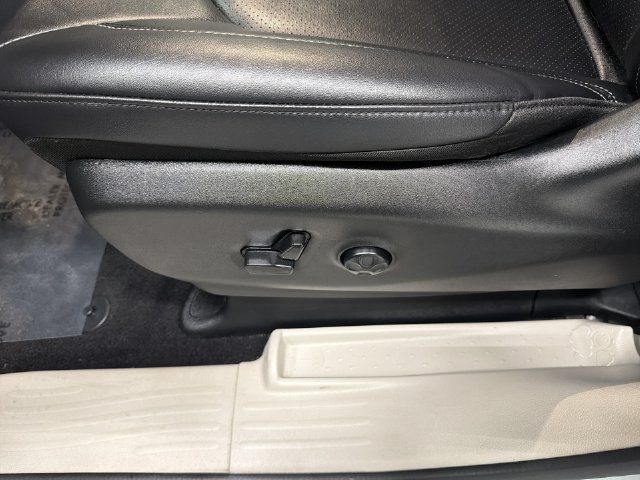 Used 2024 Chrysler Pacifica Touring-L FWD image 23