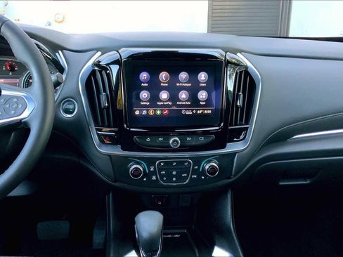 Used 2023 Chevrolet Traverse LT image 6