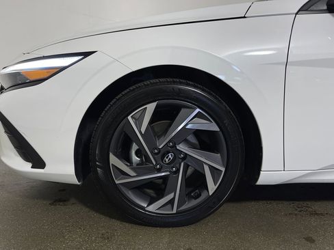 Certified 2025 Hyundai Elantra Sport image 11