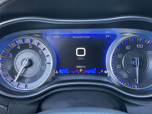 Used 2022 Chrysler 300 Touring w/ Sport Appearance Package image 7