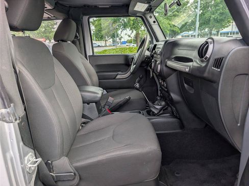 Used 2018 Jeep Wrangler Sport AWD/4WD image 12