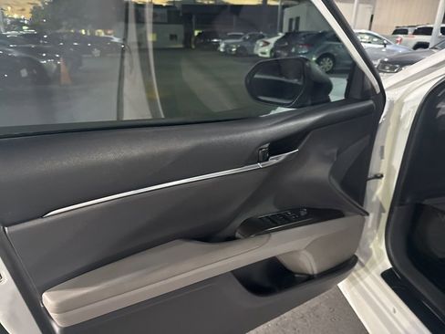 Used 2022 Toyota Camry SE image 13