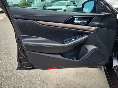 Used 2016 Nissan Maxima Platinum w/ Interior Lighting Package FWD image 17