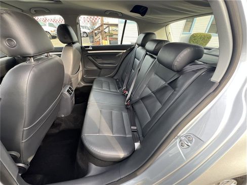 Used 2009 Volkswagen Rabbit S image 12