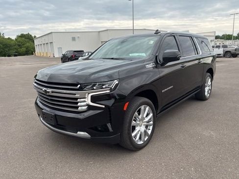 Used 2021 Chevrolet Suburban High Country w/ Premium Package AWD/4WD image 3
