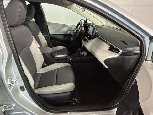 Used 2025 Toyota Corolla LE FWD image 29