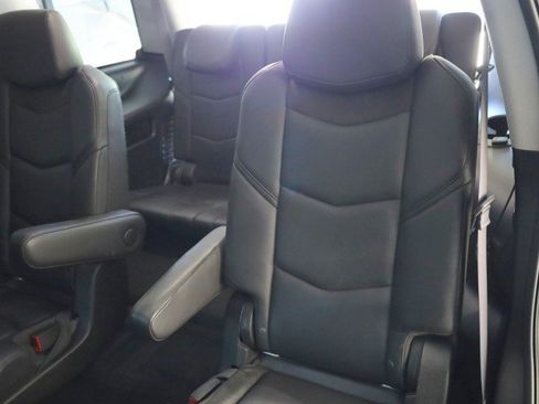 Used 2017 Cadillac Escalade Luxury AWD/4WD image 31