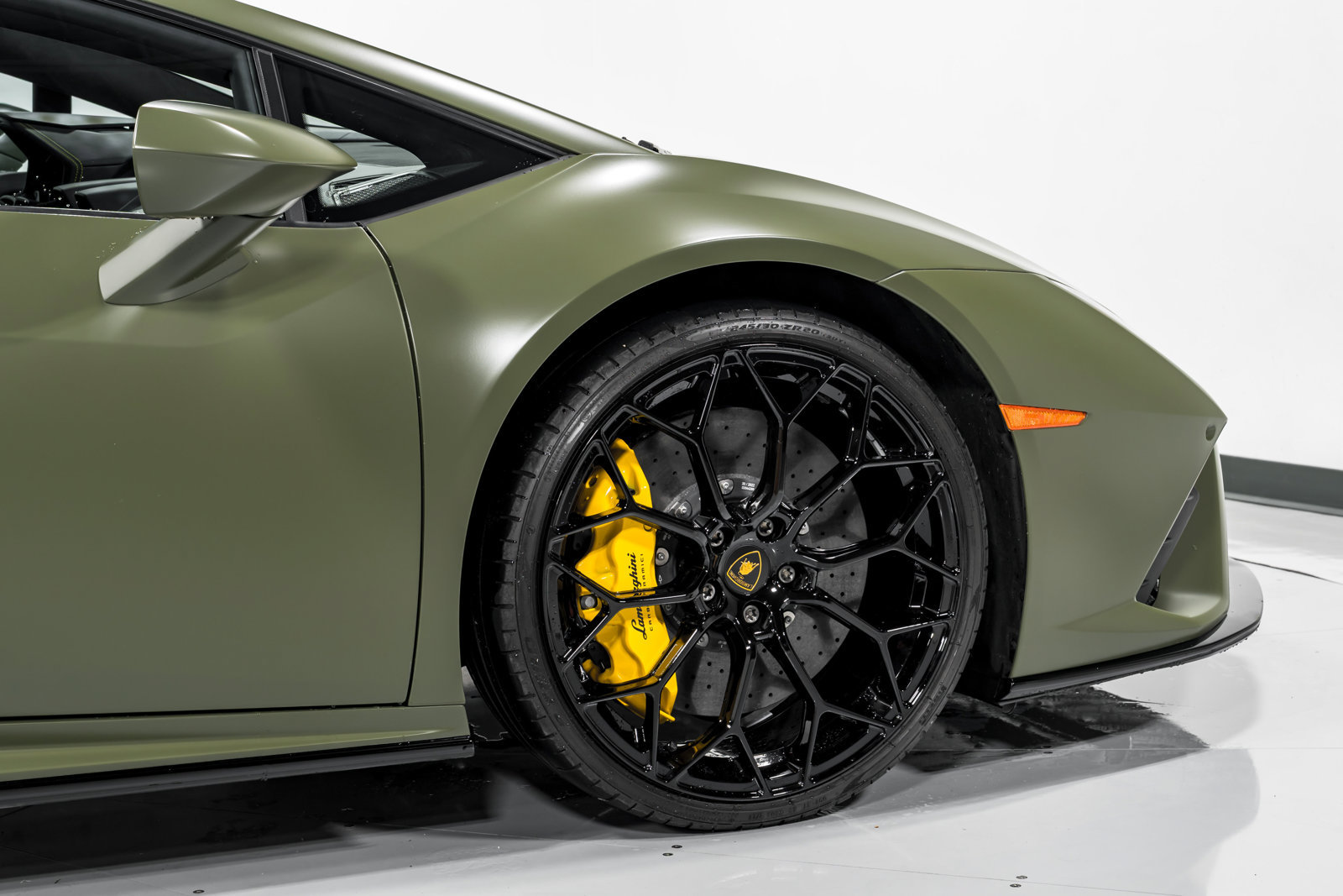 Used 2022 Lamborghini Huracan EVO RWD image 46