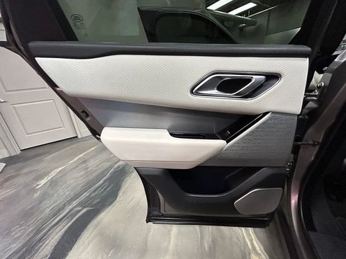 Used 2018 Land Rover Range Rover Velar R-Dynamic SE AWD/4WD image 46