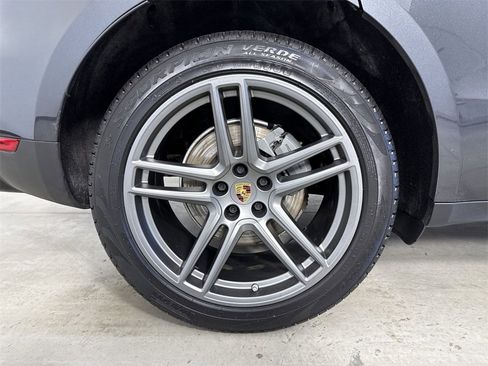 Certified 2021 Porsche Macan S image 16