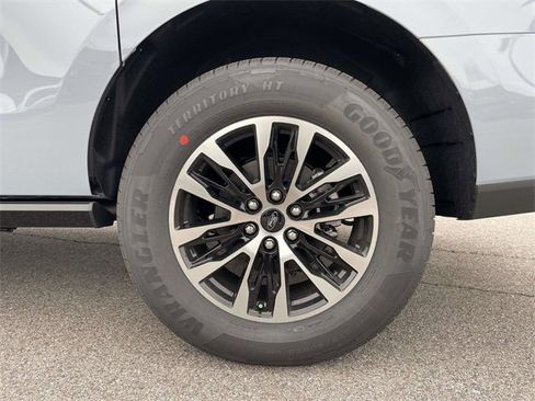 New 2025 Ford Expedition Max Platinum image 4