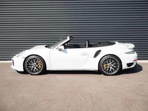 Used 2015 Porsche 911 Turbo S image 2