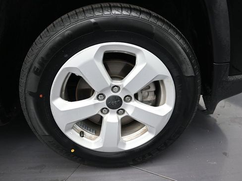 Used 2021 Jeep Compass Latitude FWD image 9