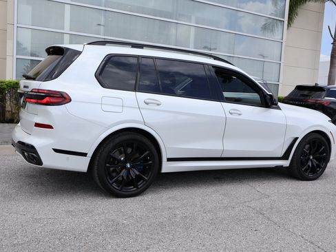 Used 2026 BMW X7 M60i AWD/4WD image 9