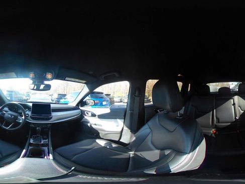 Used 2025 Jeep Compass Limited image 37