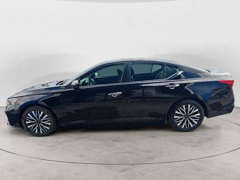 Used 2025 Nissan Altima 2.5 SV FWD image 6