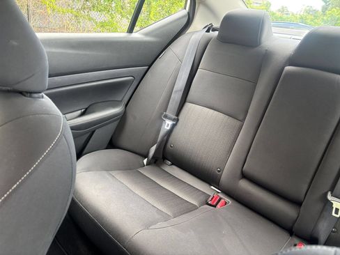 Used 2025 Nissan Altima 2.5 SV FWD image 40