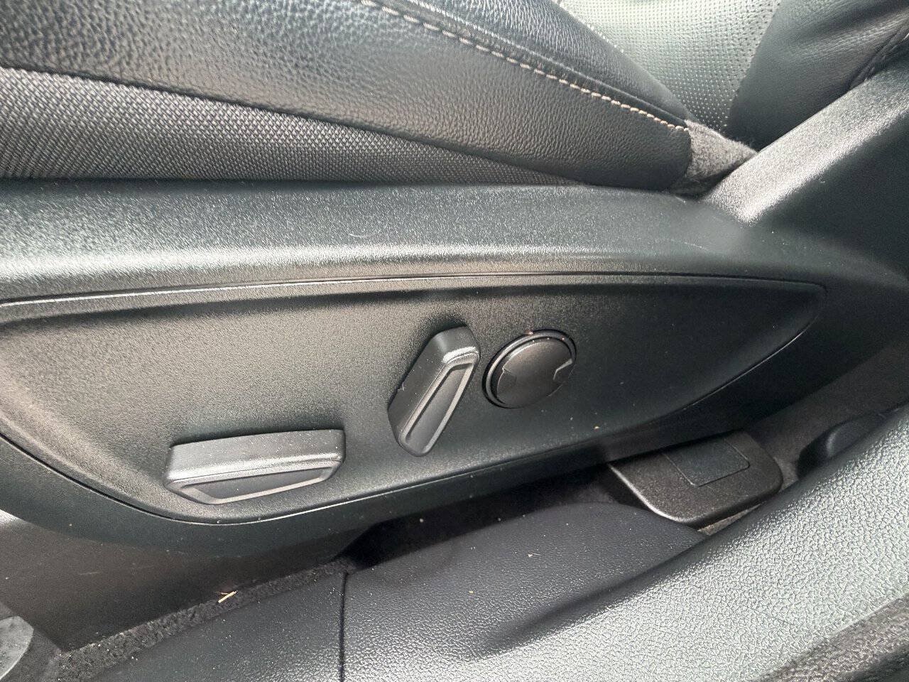 Used 2022 Ford Escape SEL w/ Equipment Group 302A AWD/4WD image 18