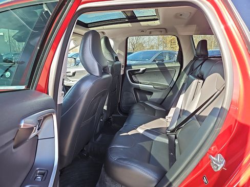 Used 2016 Volvo XC60 T5 Premier image 10