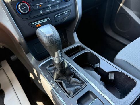 Used 2017 Ford Escape SE w/ Equipment Group 201A image 22