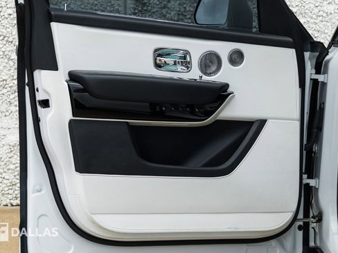 Used 2022 Rolls-Royce Cullinan w/ Technology Package AWD/4WD image 22