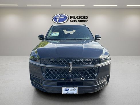 New 2026 Lincoln Navigator L Reserve w/ Jet Appearance Package AWD/4WD image 2