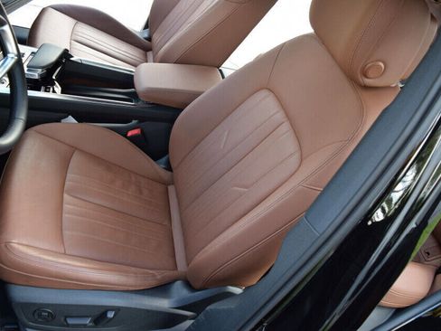 Used 2022 Audi e-tron Premium image 40