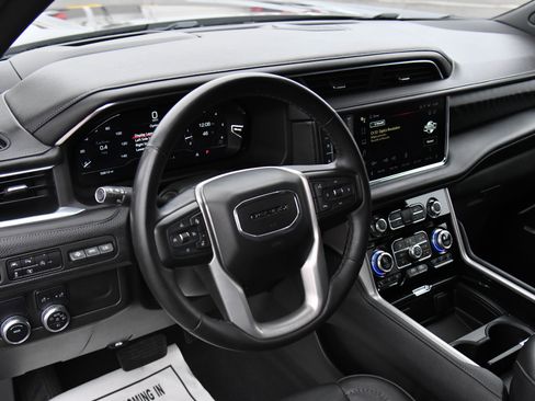 Used 2023 GMC Yukon XL Denali image 18