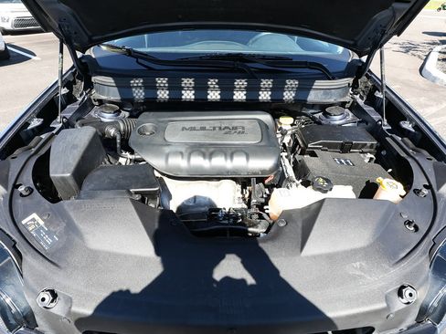 Used 2019 Jeep Cherokee Latitude w/ Cold Weather Group FWD image 19