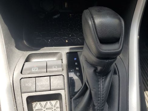 Used 2022 Toyota RAV4 LE FWD image 24
