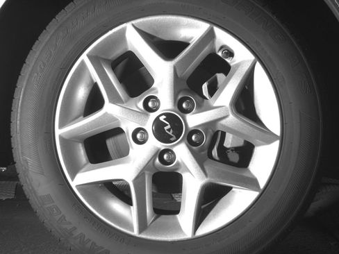 Used 2025 Kia Soul LX w/ LX Technology Package image 13